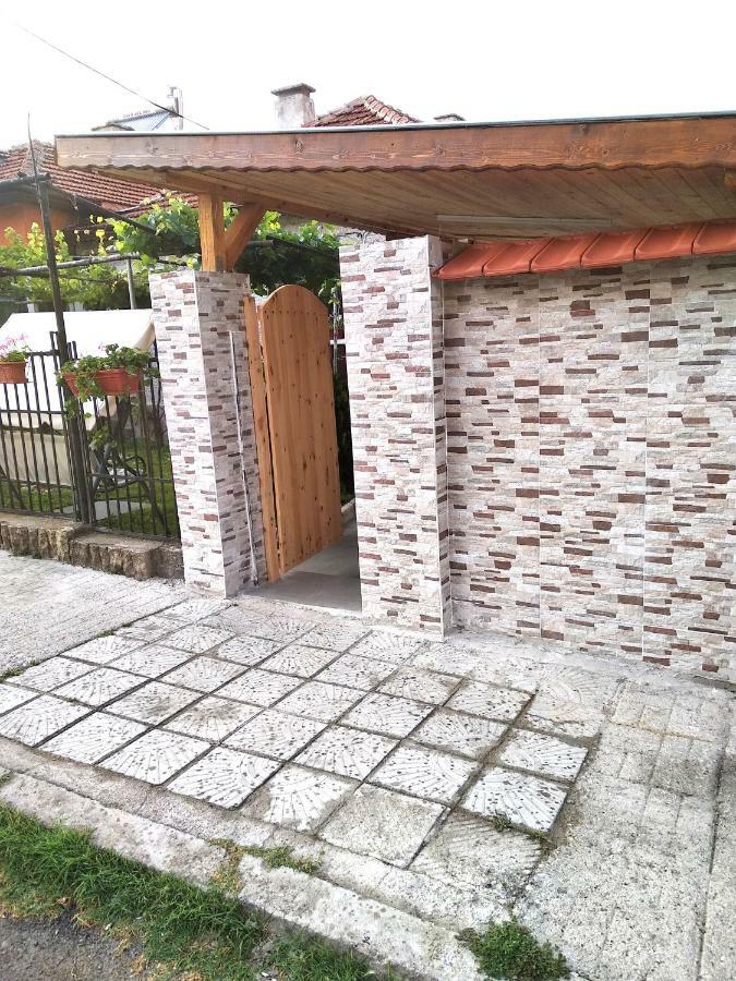 Къща Карби Kŭrdzhali Exterior foto